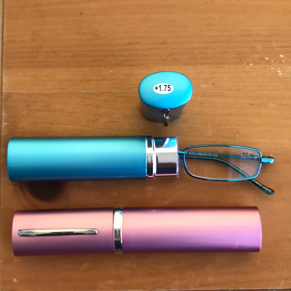 2️⃣ Travel Readers +1.75 Pink/Blue $3 if Bundled